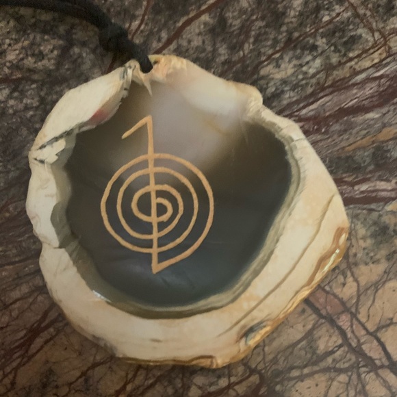 GOLDEN HIEROGLYPHICS in AGATE GEODE NECKLACE- RARE - Picture 6 of 12